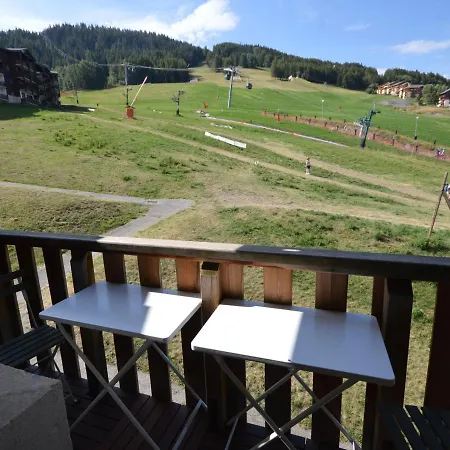 Rénové Au Pied Des Pistes Avec Balcon Et Cuisine équipée - Fr-1-755-9 *