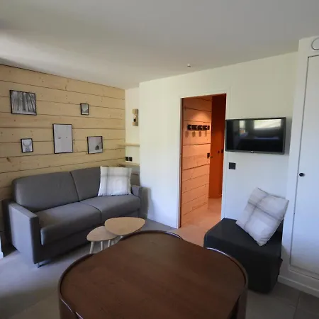 Appartement Renove Au Pied Des Pistes Avec Balcon Et Cuisine Equipee - Fr-1-755-9 *