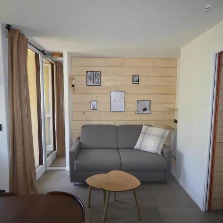 Apartment Renove Au Pied Des Pistes Avec Balcon Et Cuisine Equipee La Plagne