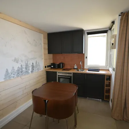 Appartement Renove Au Pied Des Pistes Avec Balcon Et Cuisine Equipee - Fr-1-755-9 *